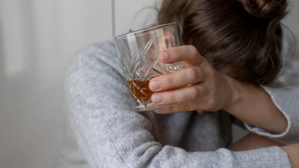 Изображение к статье: Названы отражающиеся на внешности признаки алкоголизма