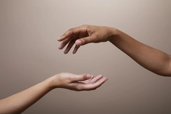 Изображение к статье: Врачи предупредили о проявляющихся на руках симптомах проблем с печенью