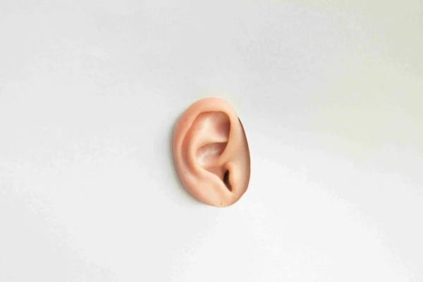 Изображение к статье: Врач рассказал об изменениях цвета ушной серы при разных заболеваниях