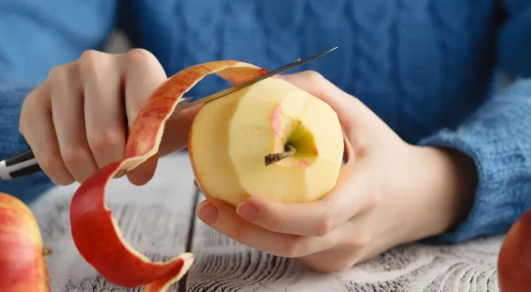 Изображение к статье: Кожура полезнее, чем мякоть: какие 8 овощей и фруктов лучше есть неочищенными