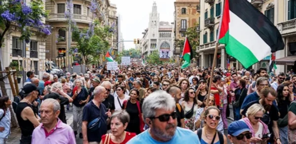Изображение к статье: Для многих испанцев шествия в поддержку Палестины - способ выразить неприязнь к евреям.