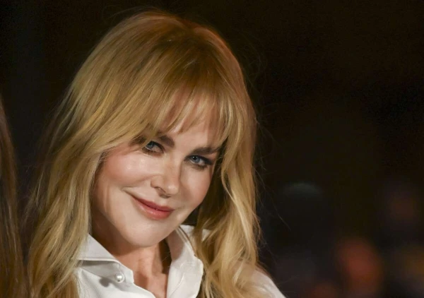 Изображение к статье: Загадочная блондинка продолжает вести бурную личную жизнь.