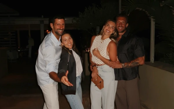 Изображение к статье: «Если он победит в Шанхае, скажу, что все благодаря мне». Арина Соболенко рассказала, чем занималась с Новаком Джоковичем в Греции