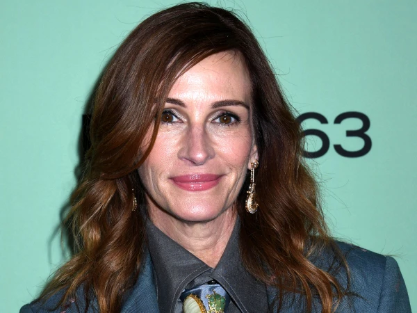 Изображение к статье: Глаза артистки по-прежнему горят.