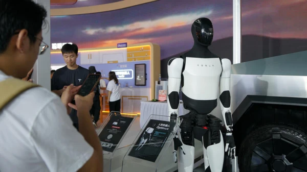 Изображение к статье: Роботам Tesla не хватило рук