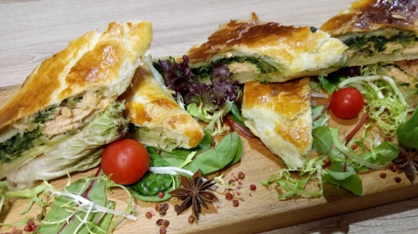 Изображение к статье: Изысканный ужин: готовим штрудель с лососем и шпинатом