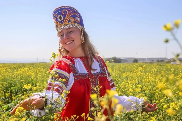 Изображение к статье: Русские красавицы в XXI веке будут одеваться примерно так.