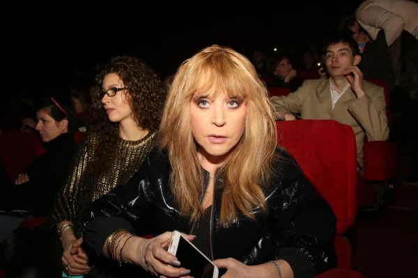 Изображение к статье: Бывшие фанаты разочаровались в народной артистке.