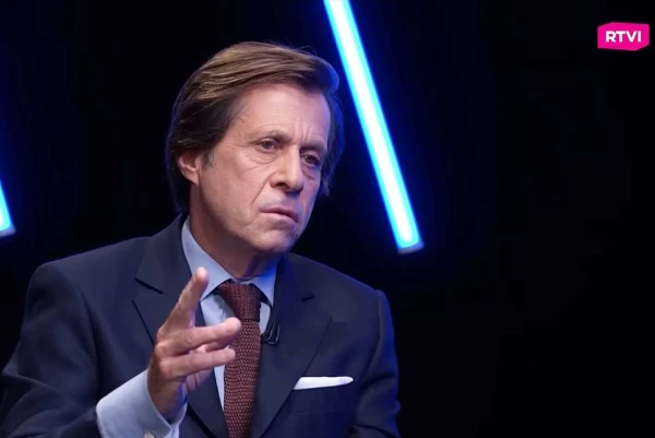 Изображение к статье: Мсье де Ривьер старается не ухудшать отношений.