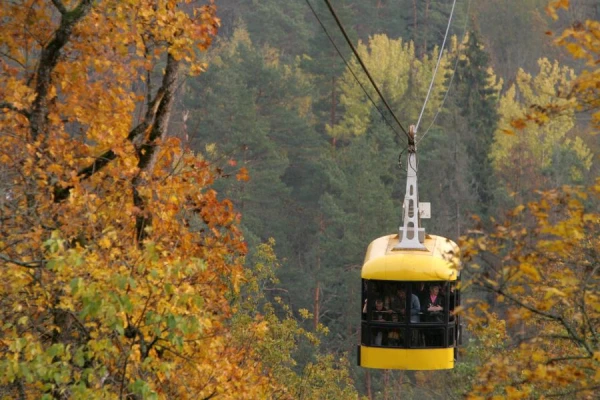 Изображение к статье: Хотя золотая осень в Сигулде - это классика, город все равно зазывает в гости