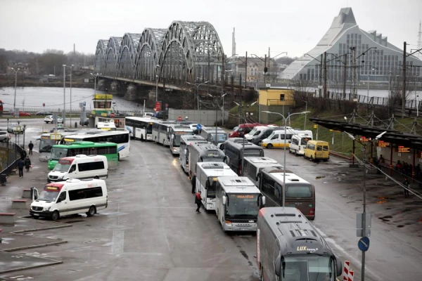 Изображение к статье: Высадят на окраине: пригородные автобусы уберут из центра Риги