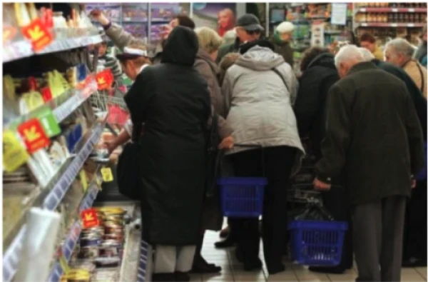 Изображение к статье: «Трогала руками все булочки»: в соцсетях в шоке от поведения пенсионерки в супермаркете