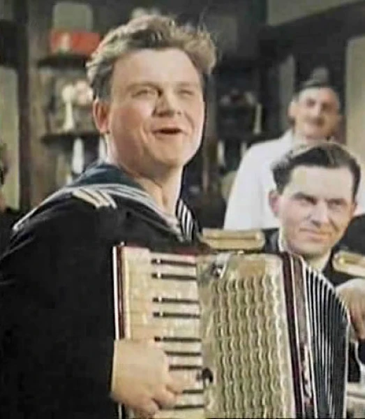 Изображение к статье: В 1947 году 34-летний композитор внезапно снялся в кино "Поезд идет на восток".