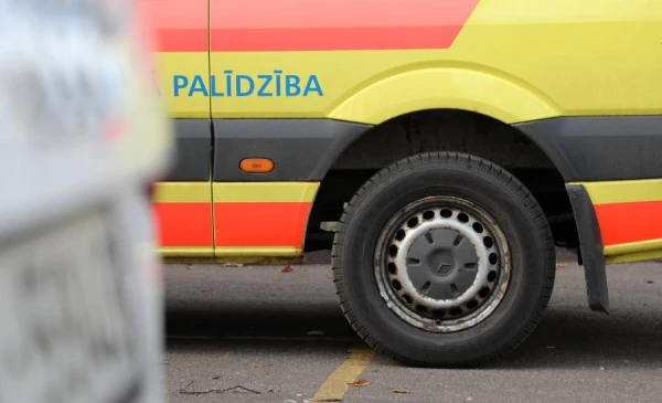 Изображение к статье: На Валмиерском шоссе в темноте не заметили и сбили пешехода