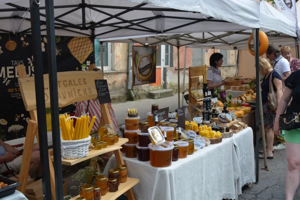 Изображение к статье: Местные промыслы на улице Ригас в Даугавпилсе. Фото автора.