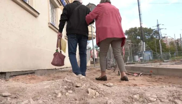 Изображение к статье: Миссия невыполнима! В Саркандаугаве почти невозможно попасть в поликлинику