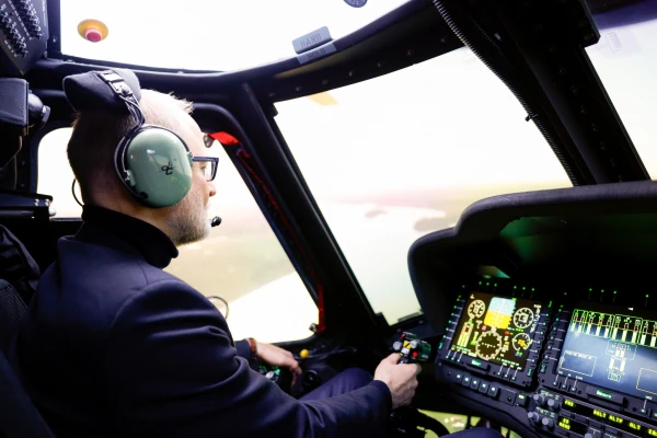 Изображение к статье: Министр обороны взмыл на симуляторе. Зачетные фоточки для инстаграмма