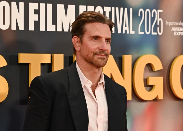 Изображение к статье: Поклонники обсуждают внешний вид артиста.