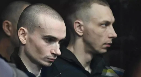 Изображение к статье: 28-летний Роман Недоступа и еще один украинский пленный из батальона «Айдар» на оглашении приговора в Южном окружном военном суде Ростова-на-Дону.