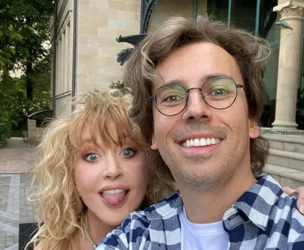 Изображение к статье: «Вылитая Алла»: дочь Пугачёвой в пиратском наряде восхитила поклонников