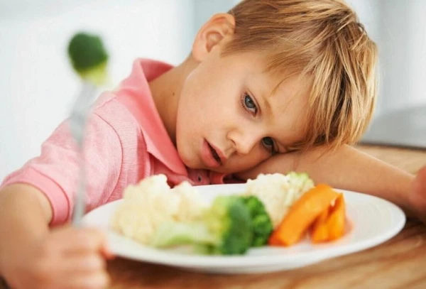 Изображение к статье: Как приучить ребёнка к новой еде без скандалов: простой совет терапевта
