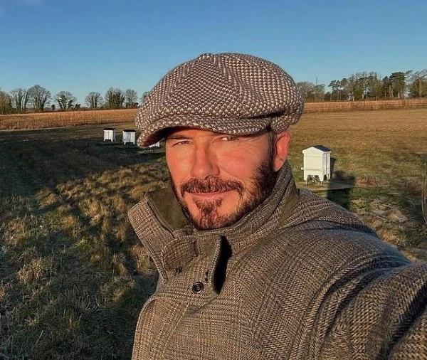 Изображение к статье: «Сидим у костра и говорим до полуночи»: Бекхэм раскрыл, как Гай Ричи вдохновил его на деревенский быт