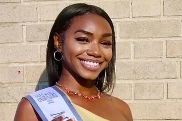 Изображение к статье: Девушка с ослепительной улыбкой пала от руки злодея.