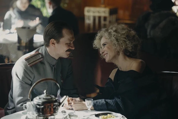 Изображение к статье: По сюжету "Хроник", герой Юры Борисова сходится с персонажем Юлии Высоцкой.