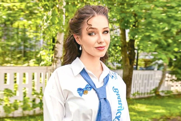 Изображение к статье: «Вылитая Юля»: дочь Юлии Началовой стала взрослой, сменила имидж и влюбилась