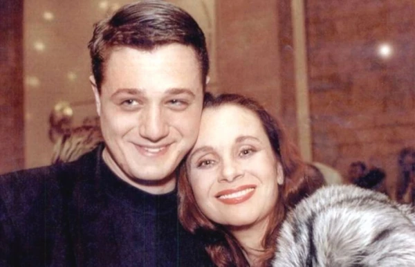 Изображение к статье: От одиночества до настоящего чувства: как Алексей Макаров выбрал жену, похожую на свою мать Любовь Полищук