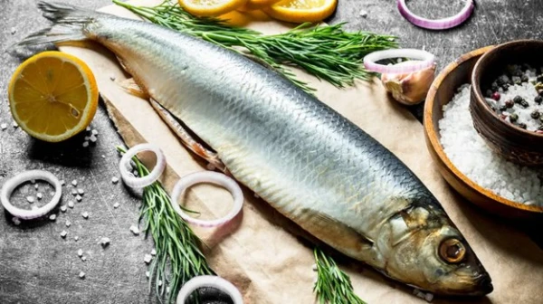 Изображение к статье: Цвет, упругость и рассол: как правильно выбрать рыбу в магазине или на рынке