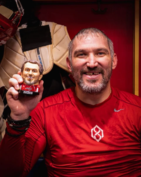 Изображение к статье: Суперсувенир! «Вашингтон» представила держатель для зубной нити с изображением Александра Овечкина