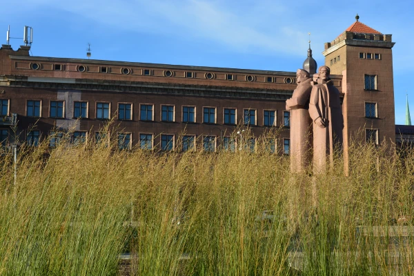 Изображение к статье: Мощный стиль прошлой эпохи. Фото автора.