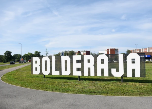 Изображение к статье: Во время строительных работ повреждён водопровод — часть Болдераи и Даугавгривы осталась без воды