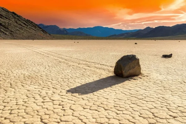 Изображение к статье: Когда пустыня оживает: что заставляет камни двигаться в Долине Смерти