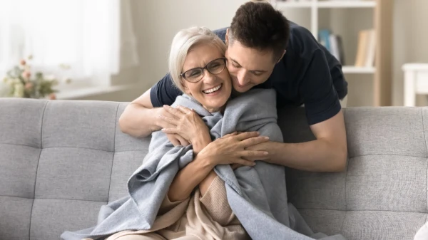 Изображение к статье: Пора взрослеть: почему мужчина после 18 продолжает зависеть от мамы и что делать