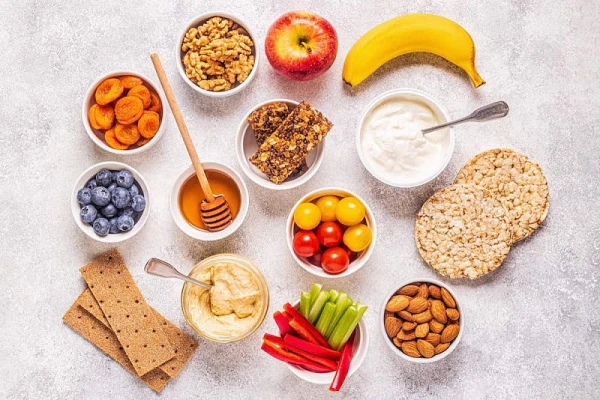 Изображение к статье: Фрукты, орехи и не только: 5 полезных перекусов для бодрости и здоровья