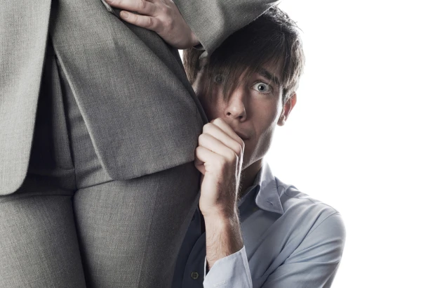 Изображение к статье: Только пятки сверкают: как понять, что мужчина трус