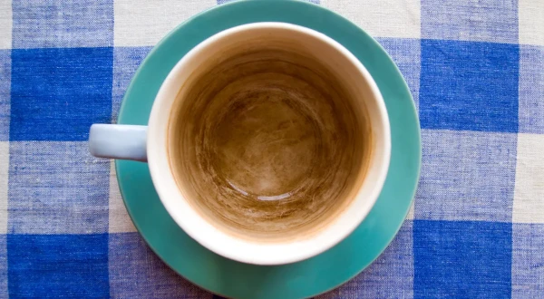 Изображение к статье: На стенках чашек бурый налет? Эксперт рассказала, как его удалить и не навредить здоровью