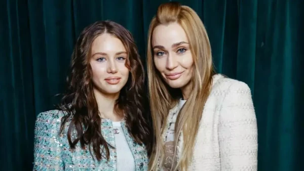 Изображение к статье: Аврора и Татьяна.