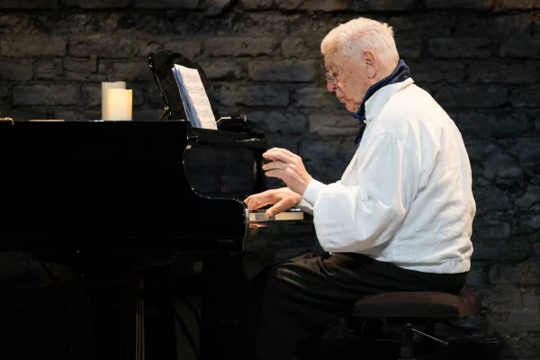 Изображение к статье: Раймонду Паулсу вручат королевскую награду: государство оценило заслуги Маэстро