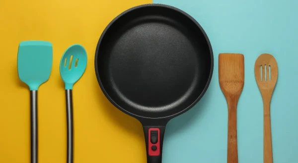 Изображение к статье: Что нельзя жарить на антипригарной сковороде — объяснили эксперты