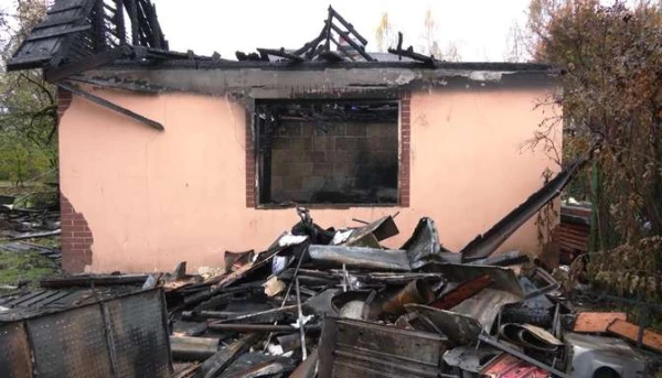 Изображение к статье: В Берги сгорел дом — один гидрант оказался засыпан песком, в другом не было давления