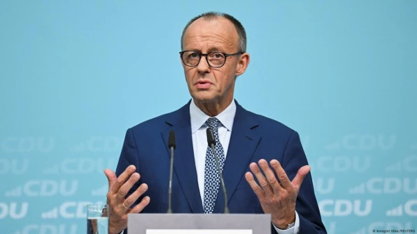 Изображение к статье: Главе правительства приходится отвечать на запросы публики.