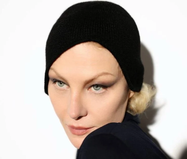 Изображение к статье: Рената Литвинова вновь очаровала парижским образом «женщины в черном»