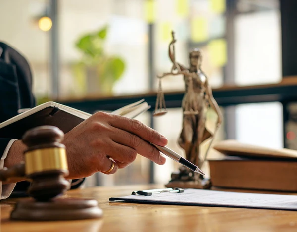 Изображение к статье: Рижанин набрал долгов и умер: как взыскать деньги с его родственников