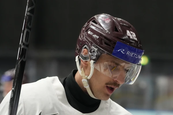 Изображение к статье: Латвийский хоккеист Туманов подписал контракт с финским клубом «Йокерит»; контракт с Фененко расторгнут