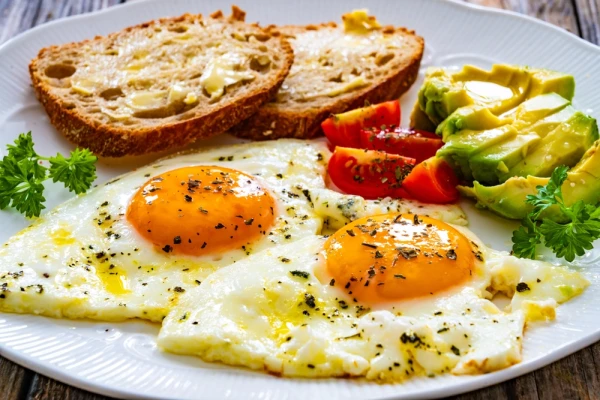 Изображение к статье: 6 способов сделать яичницу особенно нежной