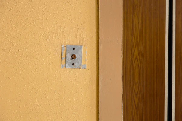 Изображение к статье: Открываются двери лифта — а там шахта… Дом в Пурвциемсе годами находится в шаге от трагедии