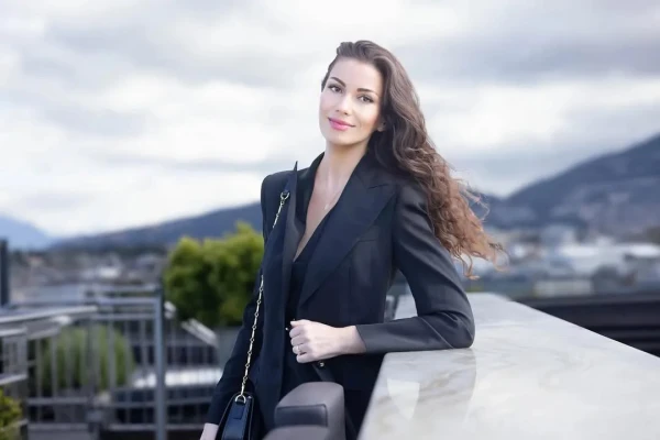 Изображение к статье: Такую женщину надо было бы на руках носить.